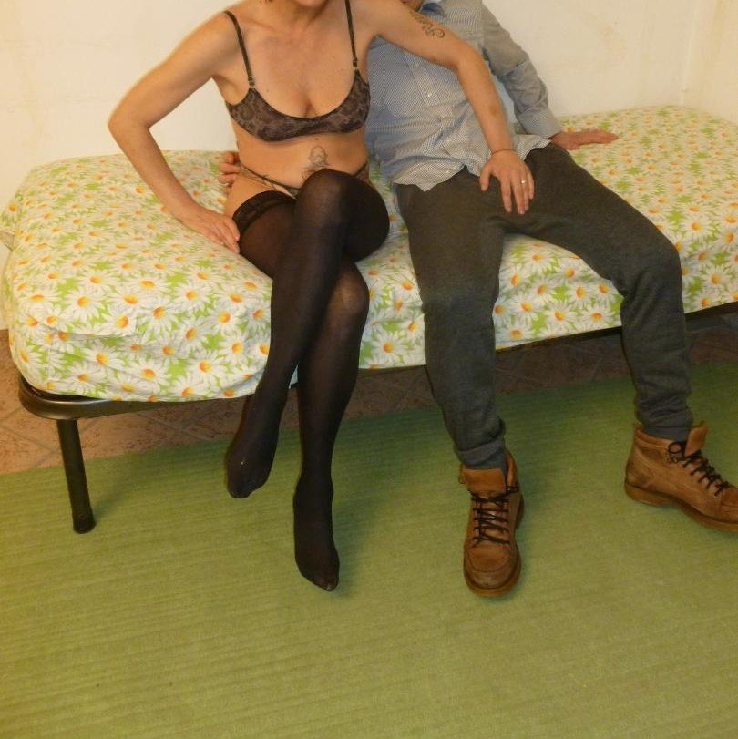 Couple cherche un homme endurant pour satisfaire madame — photo 3