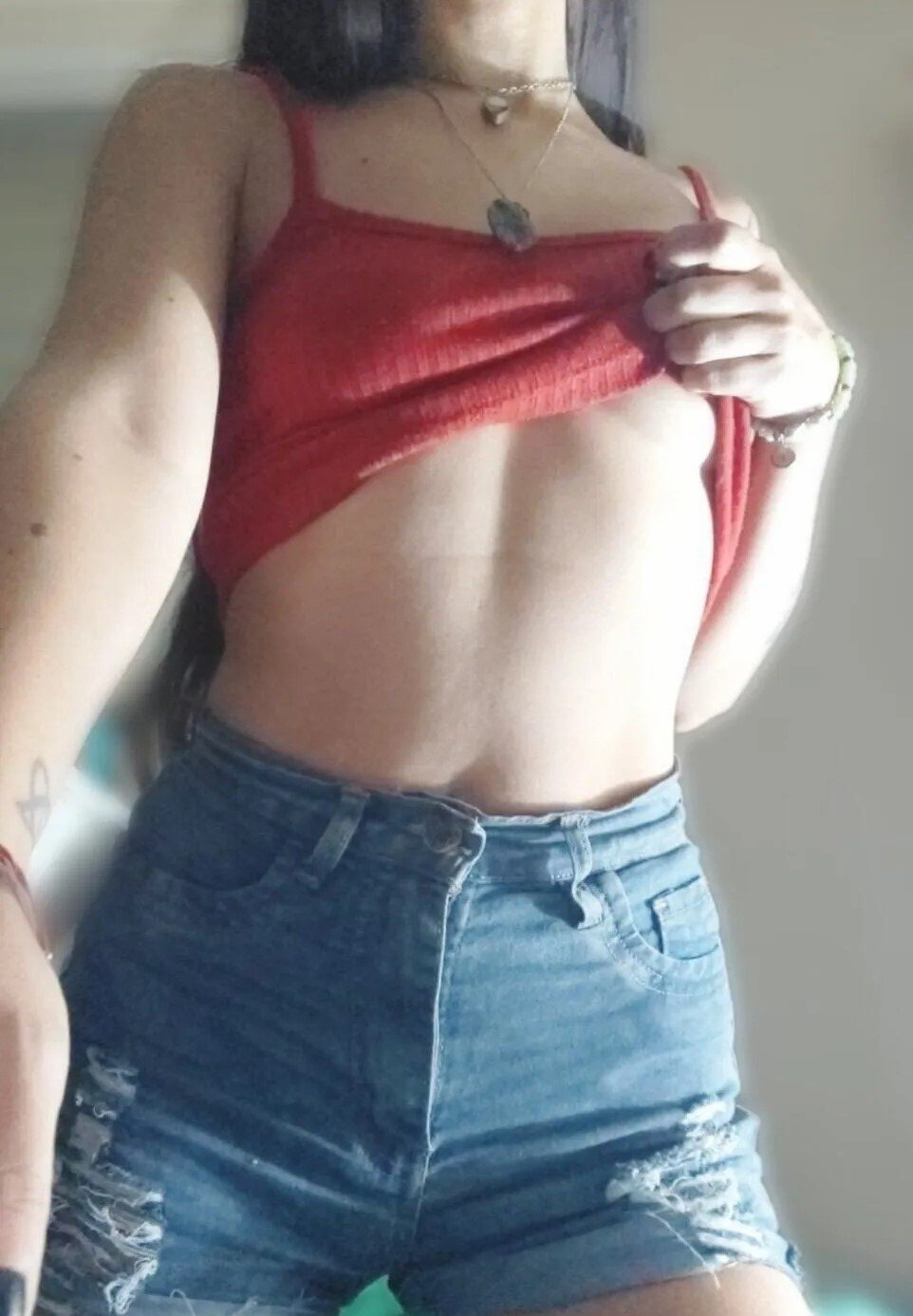 Femme mariée et sensuelle de 26 ans cherche un homme pour duo intense